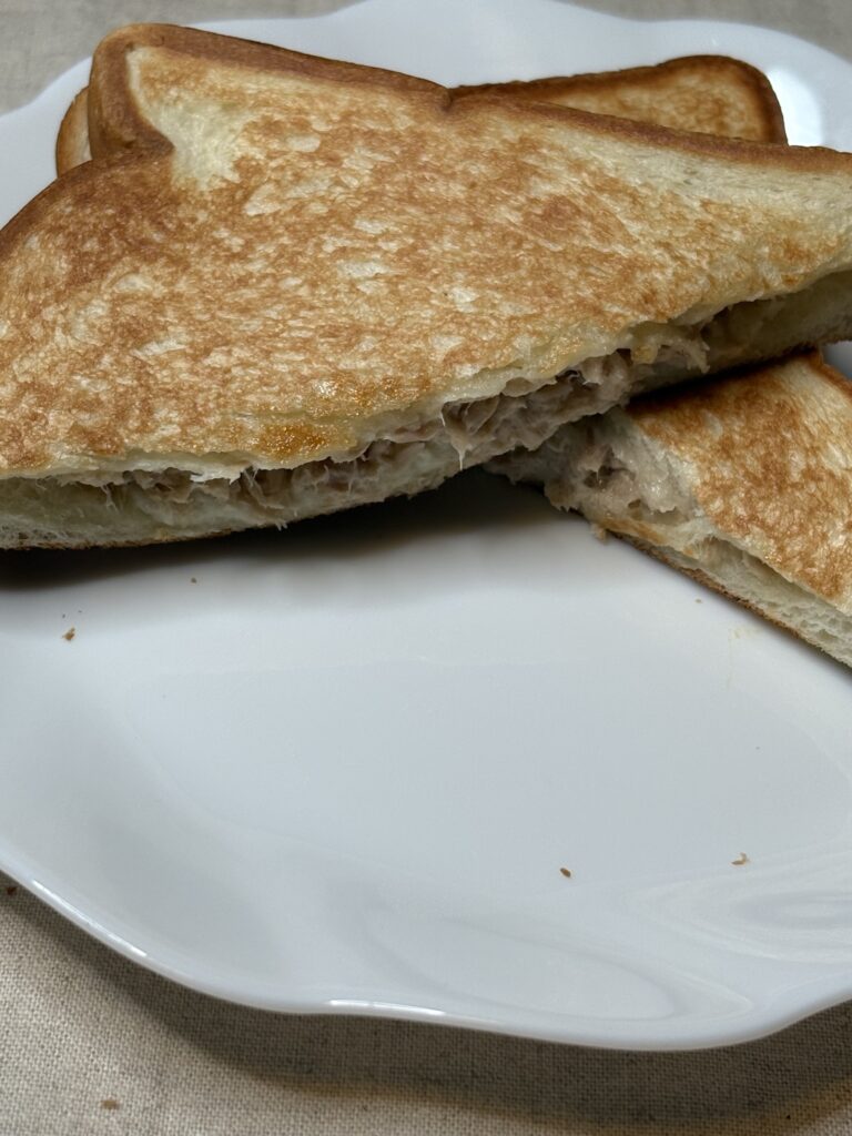 ツナマヨホットサンドの断面