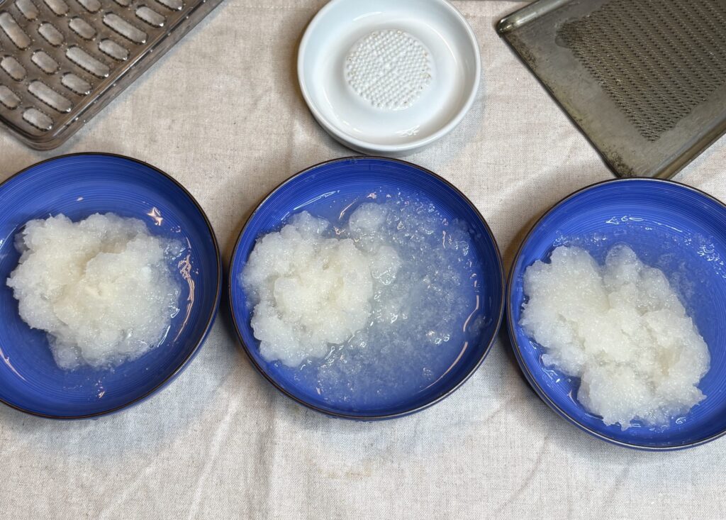 銅・プラスチック・セラミックでおろした大根おろしの比較