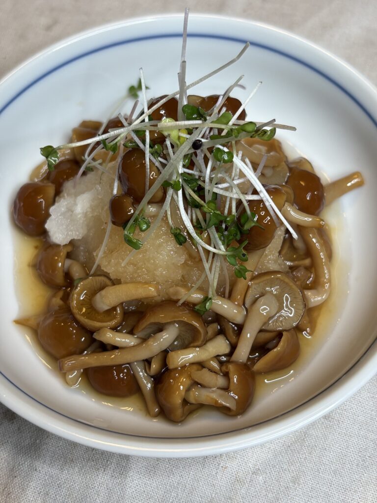 銅のおろし金で作った大根おろしのなめこおろし