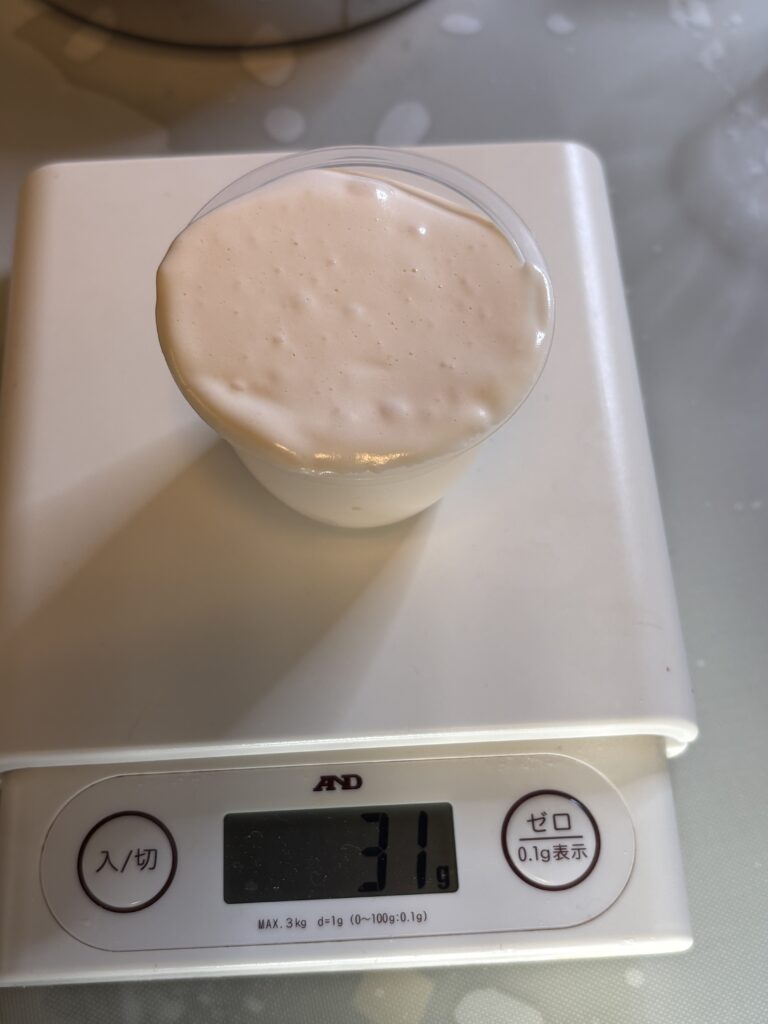 130ccのプリンカップでジェノワーズ生地の比重を量る