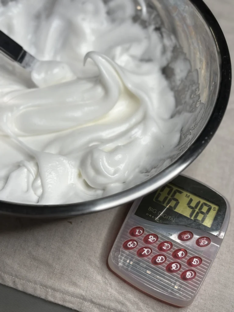フォークで6分48秒かけて立てたメレンゲ