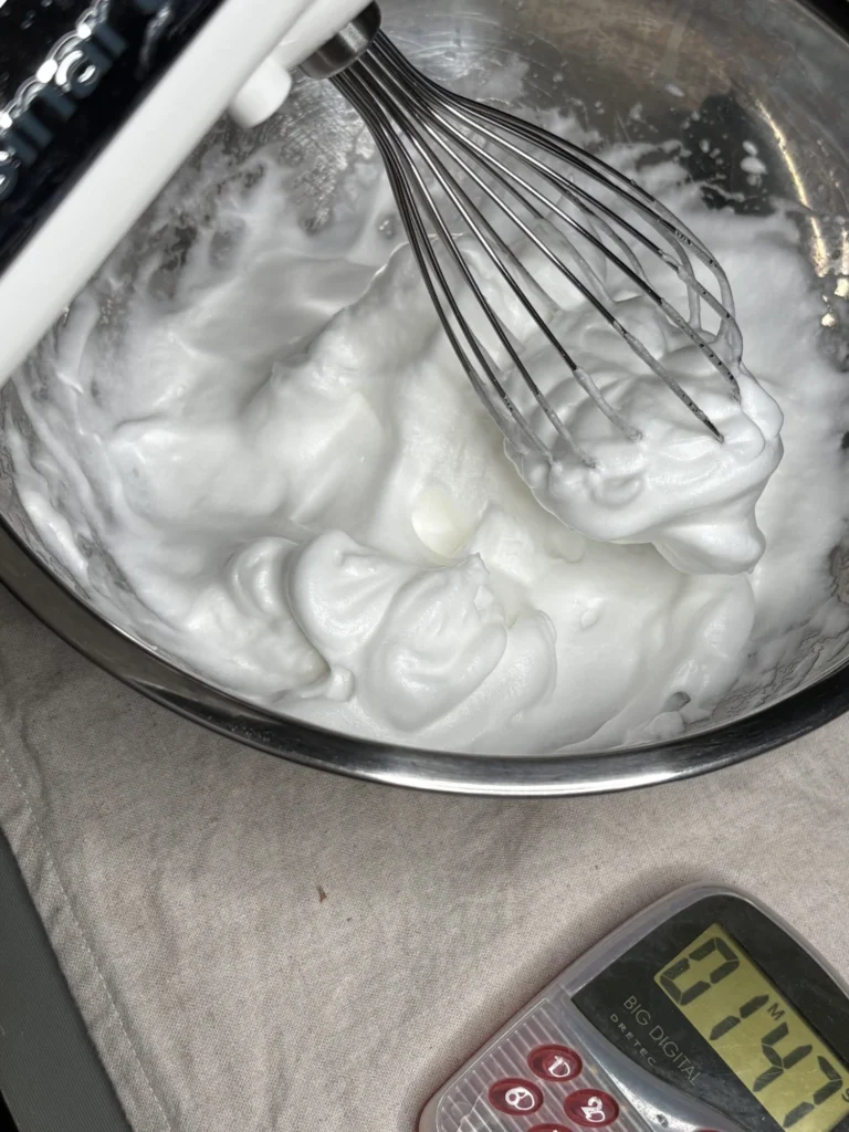 ハンドミキサーで1分47秒で立てたメレンゲ