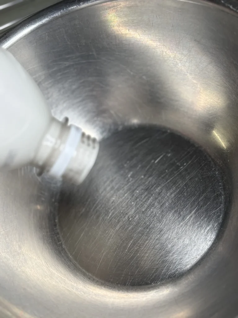 ペットボトルを逆さにしてもメレンゲが出てこない
