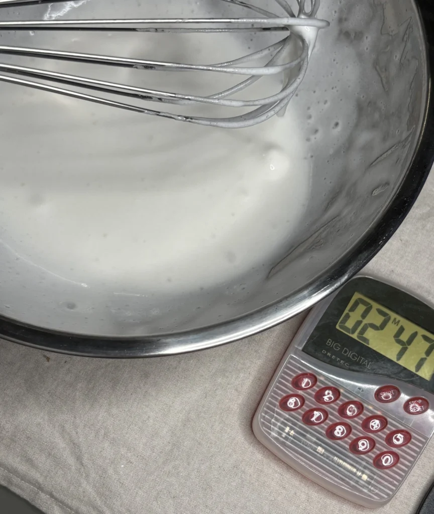 卵黄が入った卵白は2分48秒泡立ててもメレンゲにならない